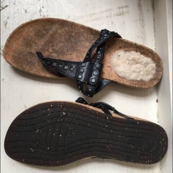 Ugg Sandals/Thongs flip flops size 6 - Picture 2 of 3